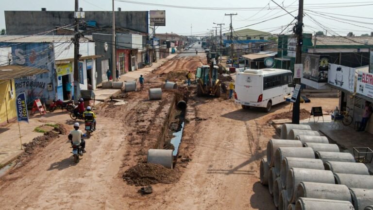 Prefeito acompanha andamento das obras na avenida Calama
