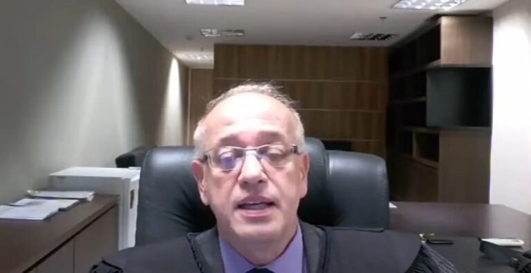 Quem é o desembargador que quer fim da PM e gerou reação de Caiado