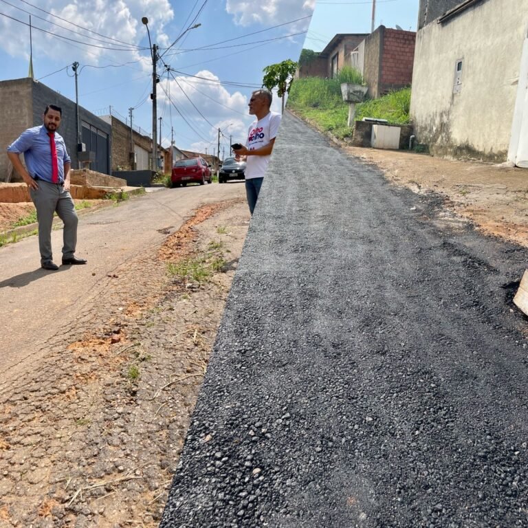 Vereador DR. Gilber intercede e a prefeitura realiza ação de tapa buracos no bairro Nova Floresta