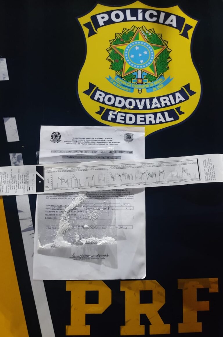Agentes da PRF flagram caminhoneiro sob efeito de cocaína em Vilhena