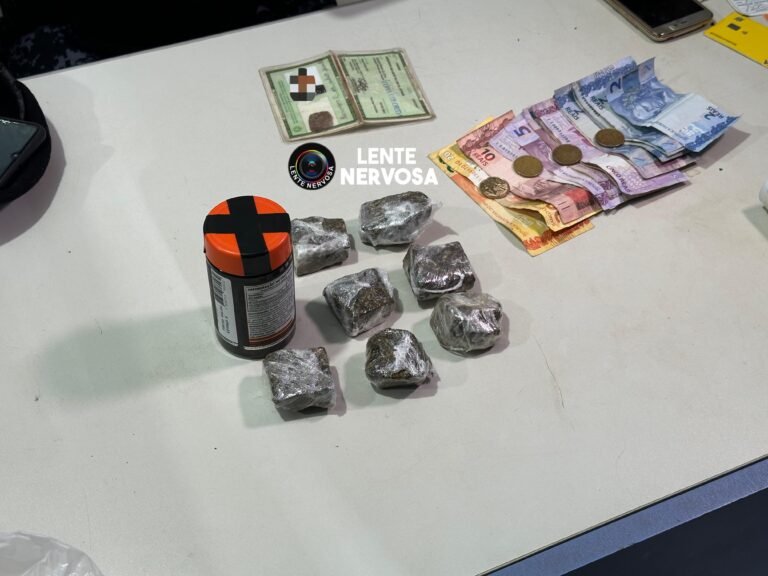 Força Tática prende suspeitos de tráfico em apartamento na zona Leste