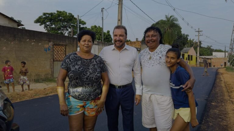 Prefeito acompanha conclusão das obras de drenagem e pavimentação no bairro Nova Esperança