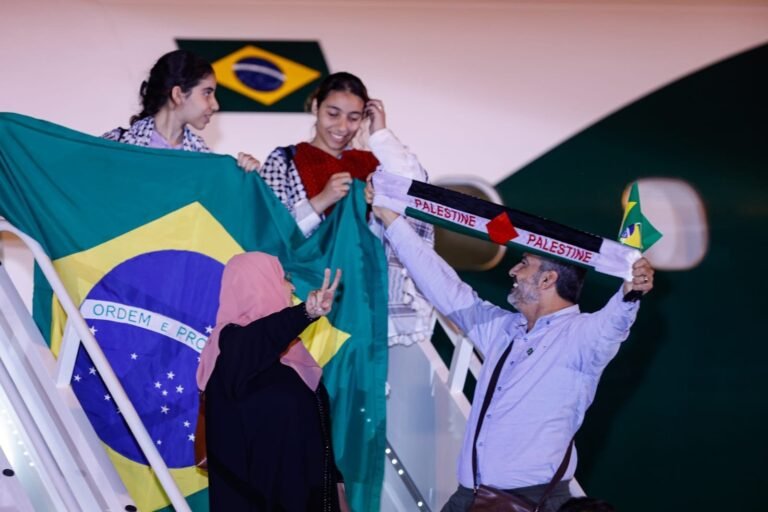 Gaza: primeira semana de repatriados é dividida entre alívio e ameaças