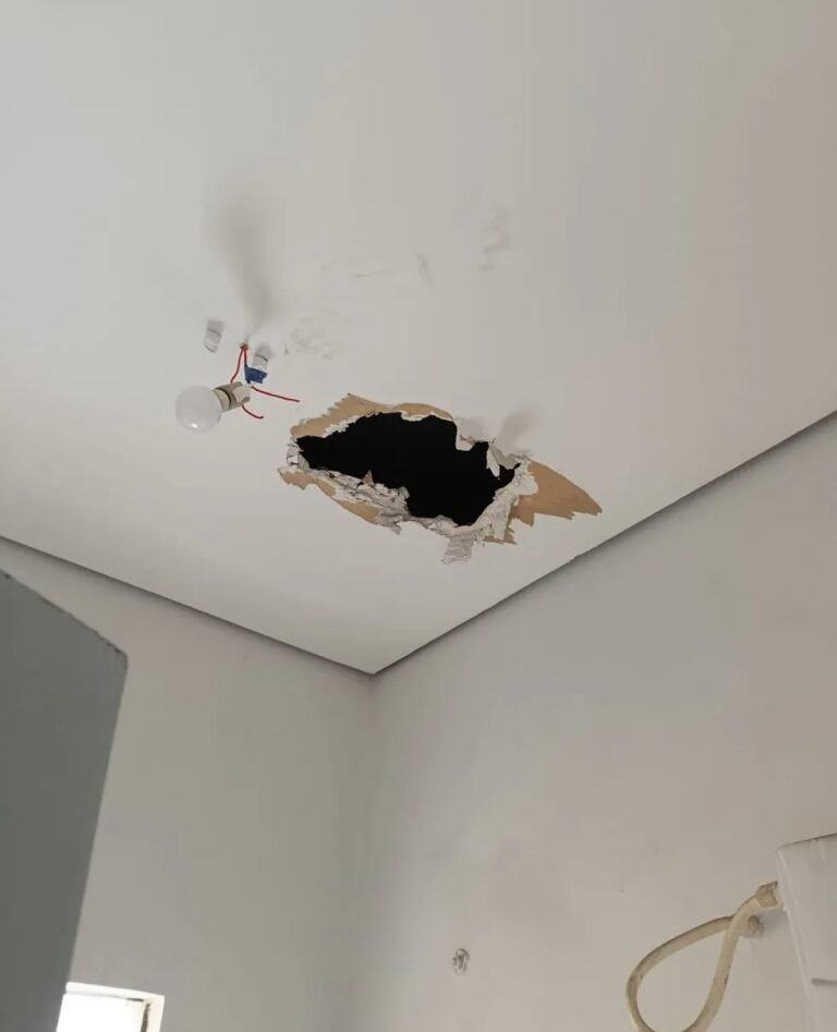 Últimas Notícias 10 Bandidos invadem Banco do Brasil, mas se deparam com cofre recheado apenas de papéis em RO