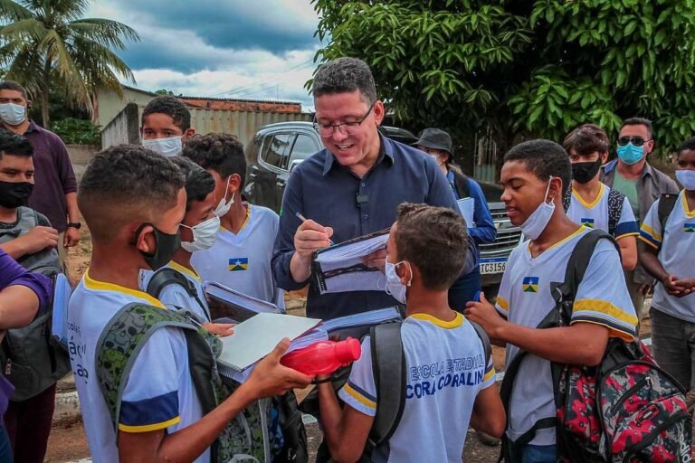 Últimas Notícias 2 Educação de Rondônia obteve avanços com investimentos na segurança das escolas, valorização de educadores e reformas, em 2023