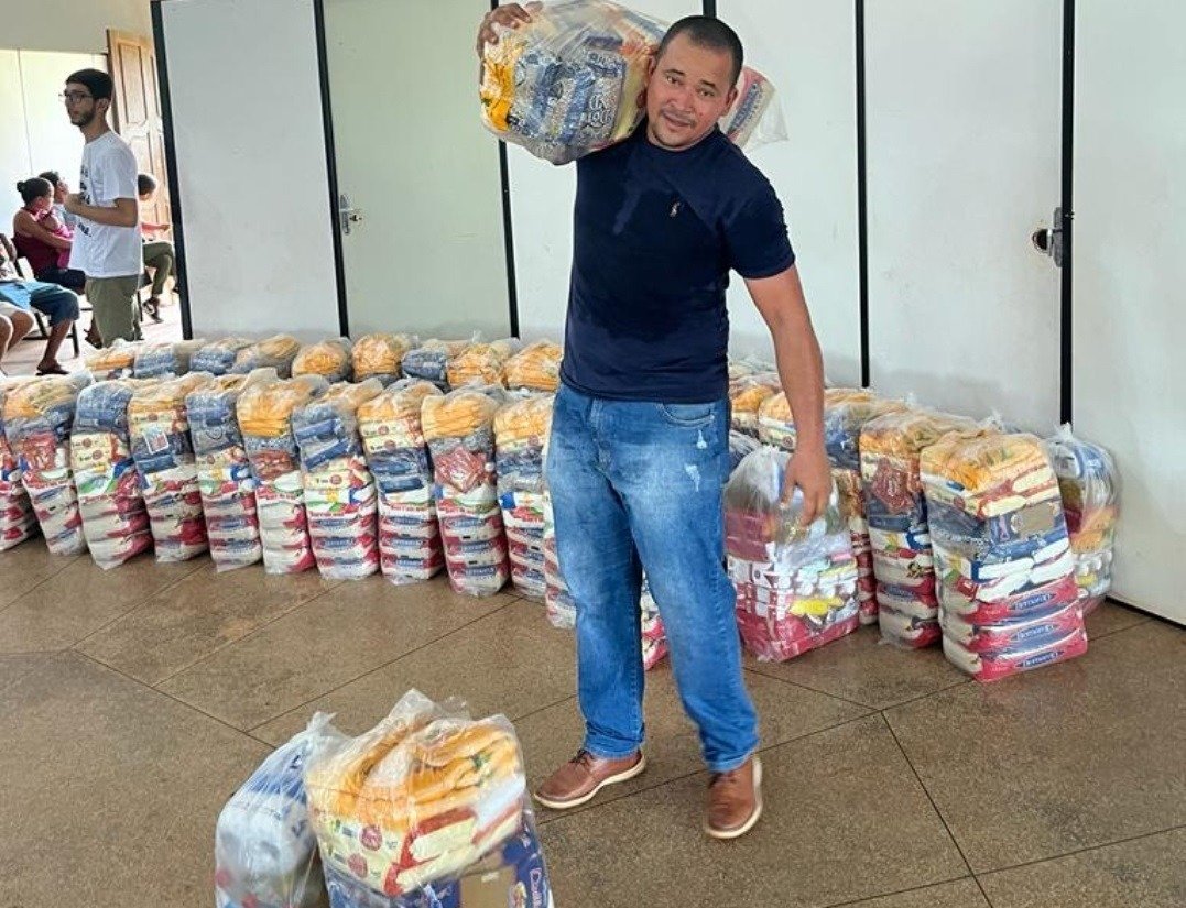 Famílias de recicladores cadastradas pela Prefeitura recebem cestas básicas