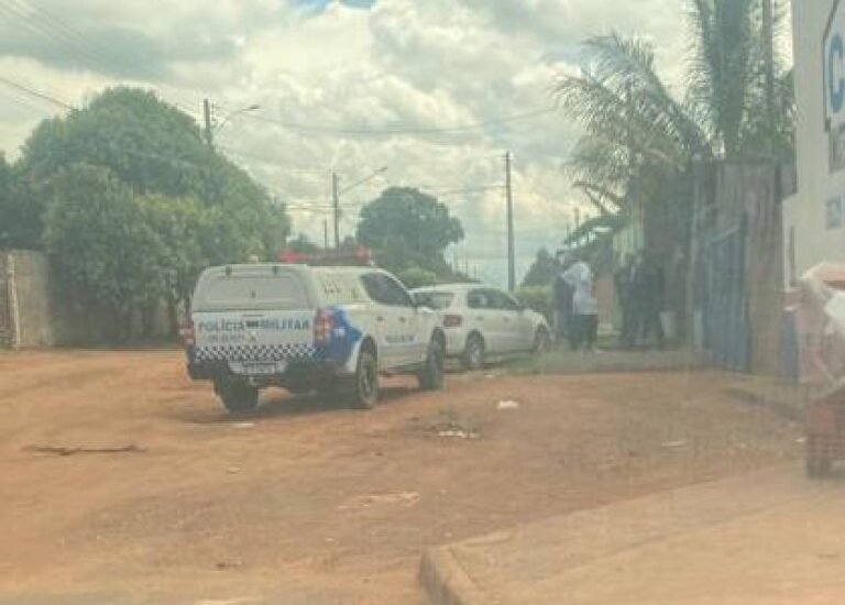 Últimas Notícias 5 Homem é salvo com cirurgia rápida após tentar cortar a própria garganta