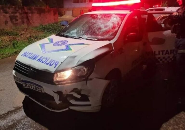 Motociclista embriagado colide com viatura da PM na Carlos Gomes