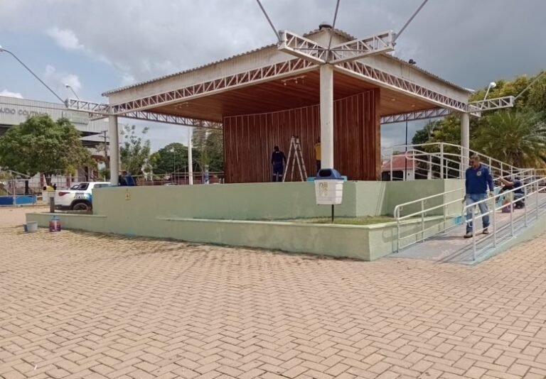 Prefeitura prepara Praça Aluízio Ferreira para festas de final de ano