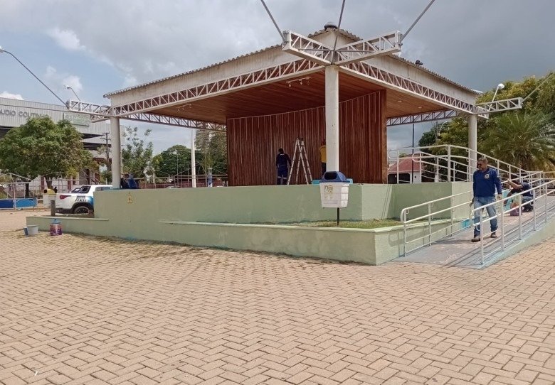 Prefeitura prepara Praça Aluízio Ferreira para festas de final de ano 1 Prefeitura prepara Praça Aluízio Ferreira para festas de final de ano