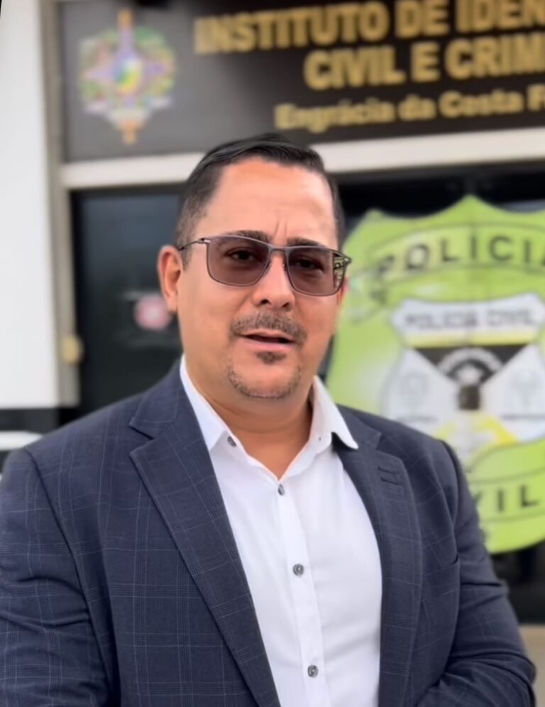 Últimas Notícias 8 Secretário de segurança visita Instituto de Identificação e conhece novo sistema de emissão de RG