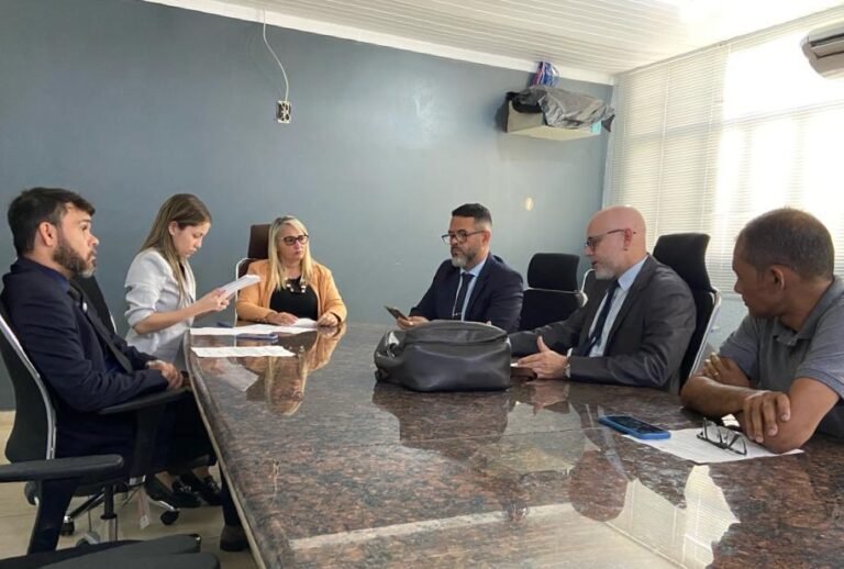 Últimas Notícias 10 Vereadora Márcia Socorristas Animais participa de reunião para tratar sobre hospital veterinário