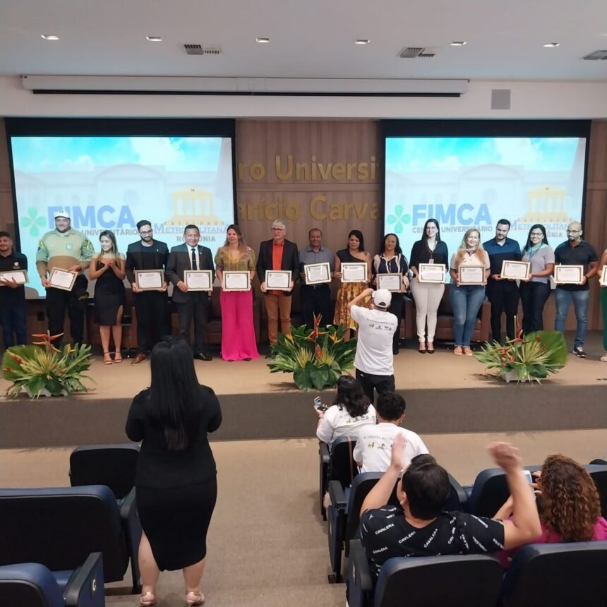 Prefeitura homenageia parcerias do projeto Tenda Família Cidadã