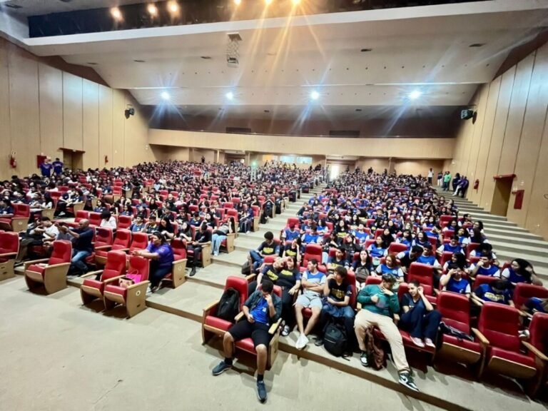 Últimas Notícias 3 Alunos do Major Guapindaia alcançam nota 980 na redação do Enem