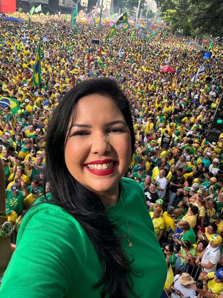 Deputada Cristiane Lopes participa do movimento pela democracia em manifestação histórica