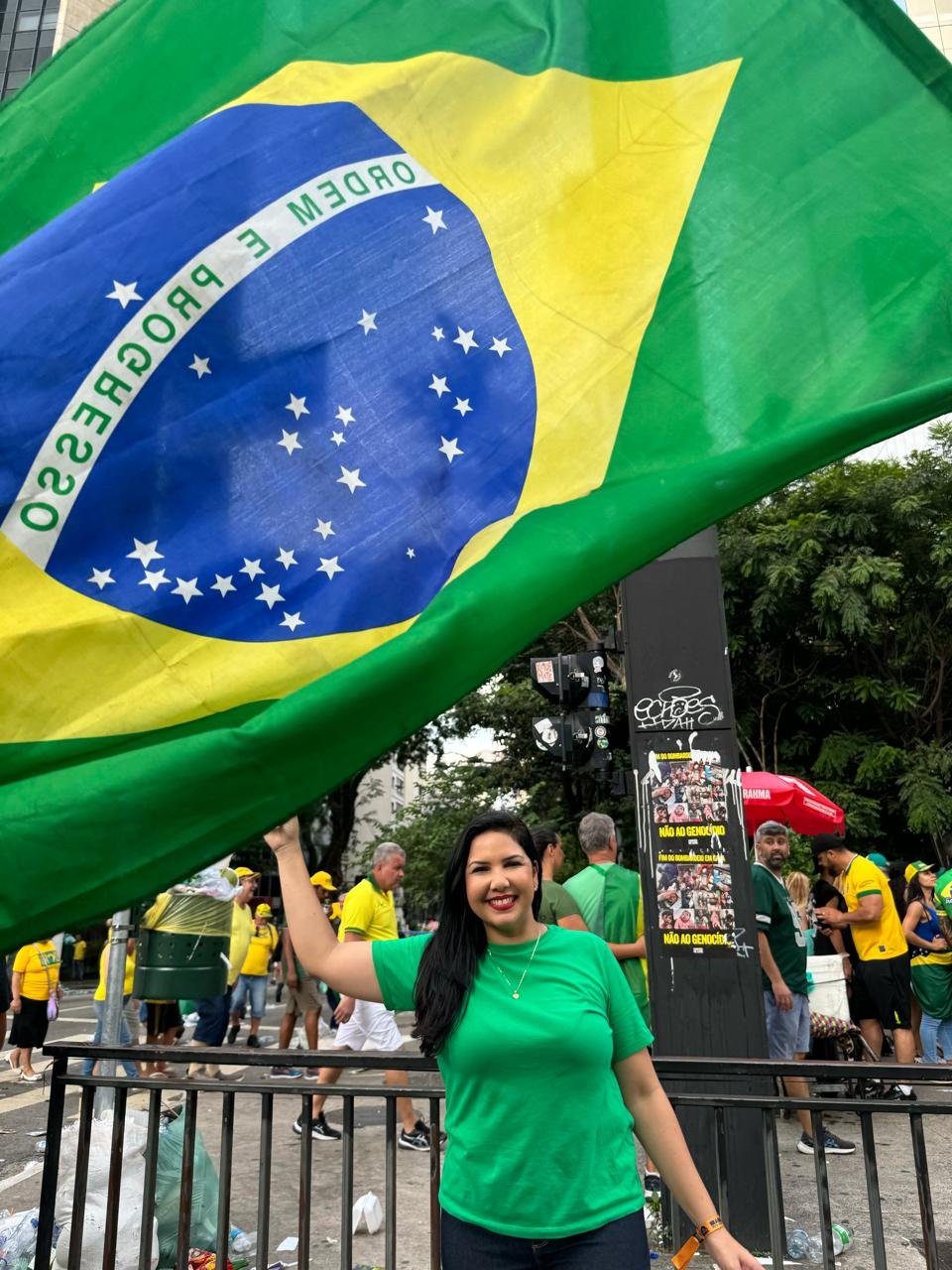 Deputada Cristiane Lopes participa do movimento pela democracia em manifestação histórica