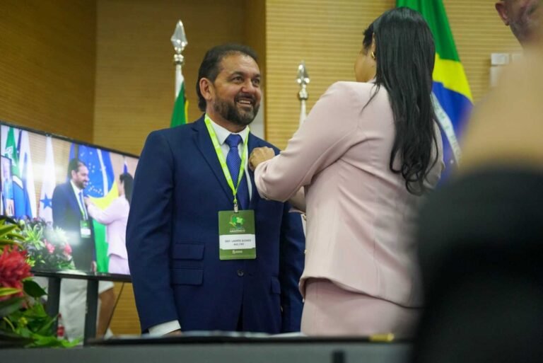 Últimas Notícias 8 Deputado Laerte Gomes toma posse na presidência do Parlamento Amazônico