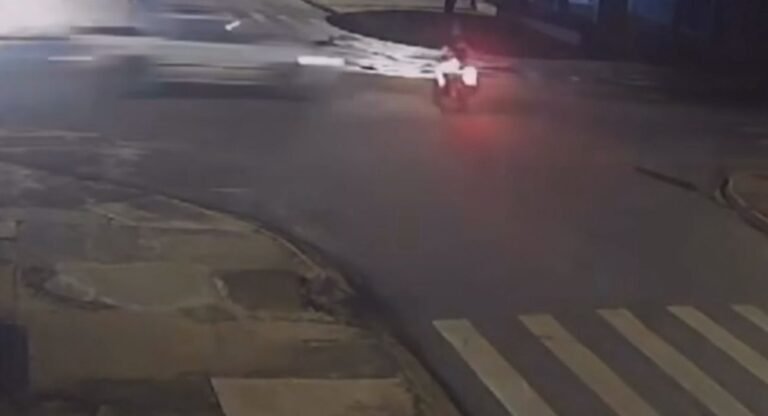 Jovem motociclista sem habilitação morre ao ser violentamente atingido por caminhonete em Ji-Paraná – VEJA O VÍDEO