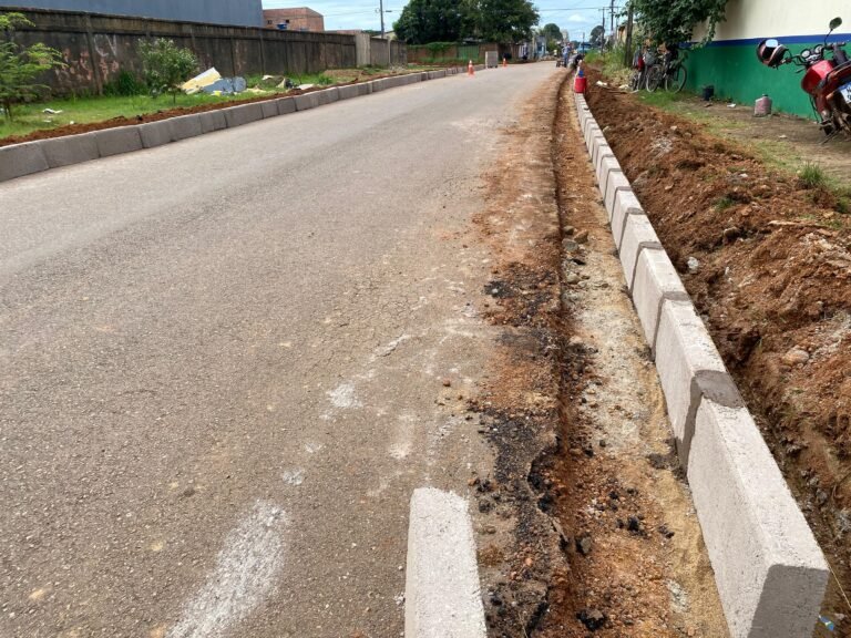 Últimas Notícias 8 Prefeitura realiza obras de calçada sarjeta e meio fio a pedido do vereador Edimilson Dourado