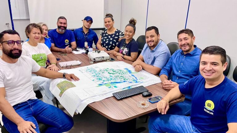 Vereador Dr. Gilber participa de reunião na Semur sobre entrega de títulos de legitimação fundiária