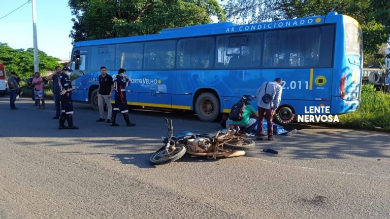 Últimas Notícias 1 Passageira de moto morre após piloto desviar de acidente e ser atingido por ônibus