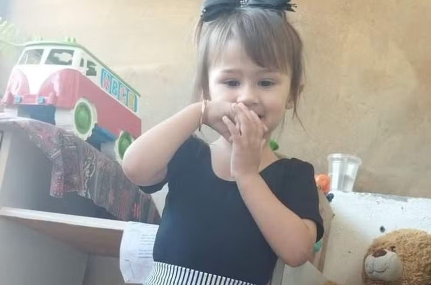 CRUELDADE - Menina de 3 anos é assassinada pela mãe e padrasto