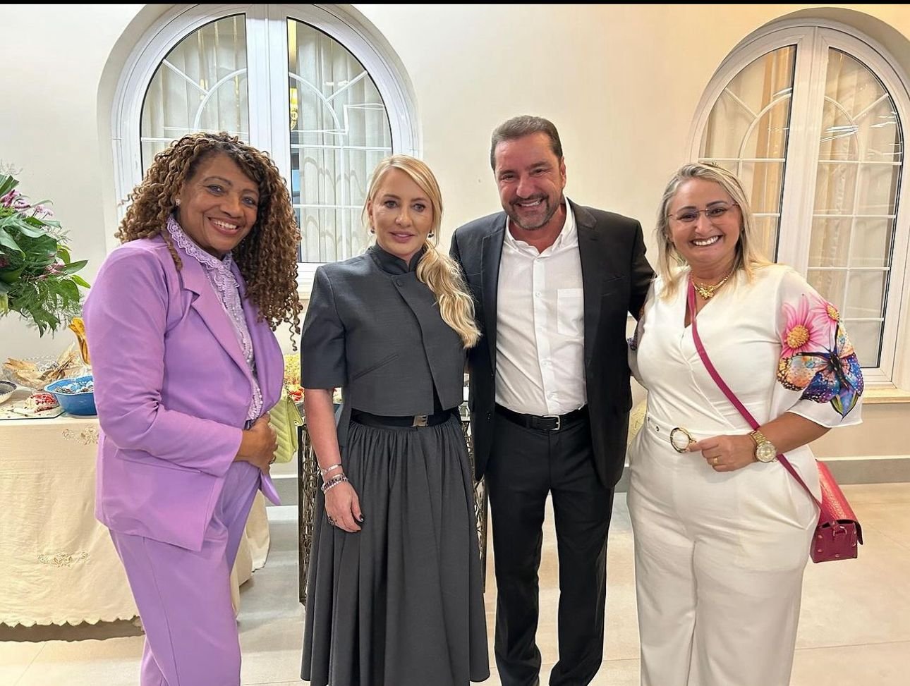 COMENDA MADEIRA MAMORÉ - Vereadora Márcia Socorristas Animais participa de homenagem à mulheres 2 COMENDA MADEIRA MAMORÉ - Vereadora Márcia Socorristas Animais participa de homenagem à mulheres