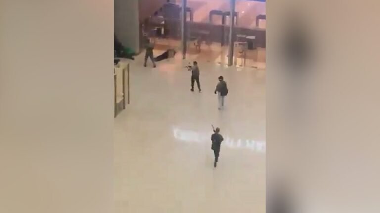 Últimas Notícias 3 Homens armados invadem casa de shows na Rússia e matam ao menos 115 pessoas – VEJA VÍDEOS