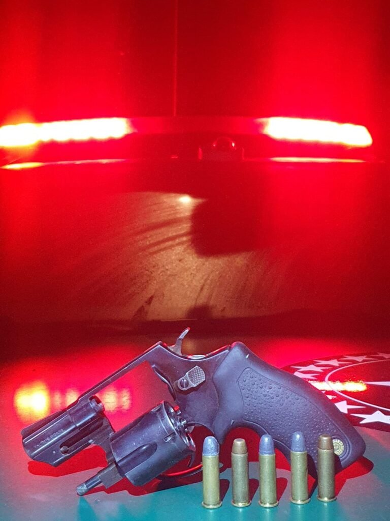 Últimas Notícias 9 Polícia Militar prende suspeito e recupera revólver roubado durante operação