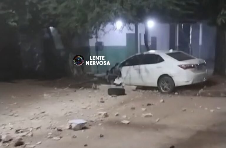 DESCONTROLADO – Motorista de Corolla causa destruição na zona leste e se recusa a fazer teste do bafômetro – VÍDEO
