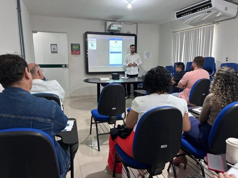 Agentes de trânsito participam de capacitação para novo sistema de talonário eletrônico, em Porto Velho