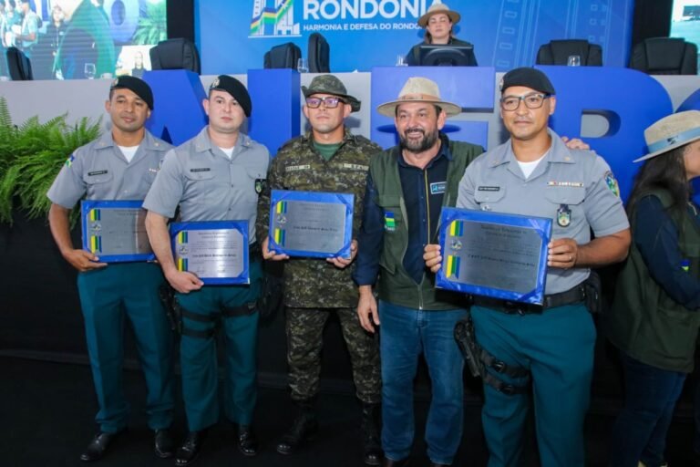 Laerte Gomes concede homenagens a militares e personalidades em solenidade da Alero na 11ª RRS