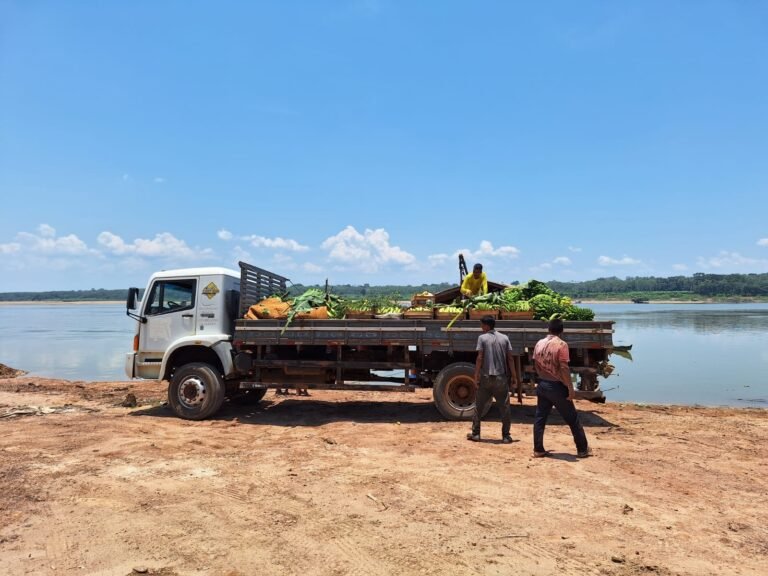 Semagric realiza transporte da produção da agricultura familiar