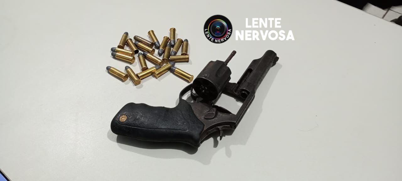 Polícia Militar prende jovem que se exibia armado na zona Leste