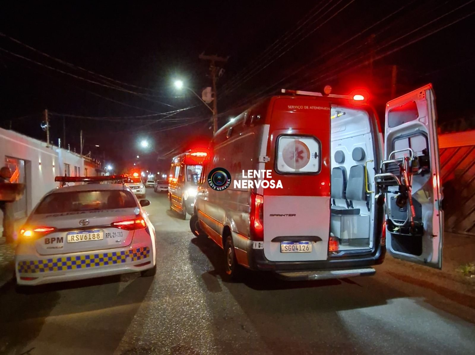 Casal em moto furtada fica gravemente ferido ao se envolver em acidente na zona sul