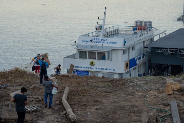 Barco saúde inicia mais uma viagem para levar serviços especializados à população ribeirinha