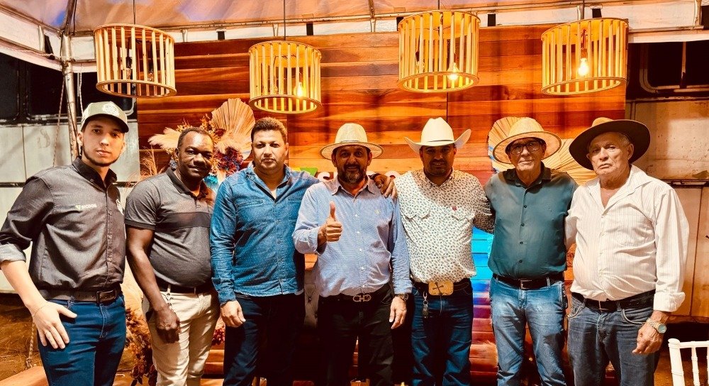 Deputado Laerte Gomes prestigia 2ª Festa de Peão de Nova União