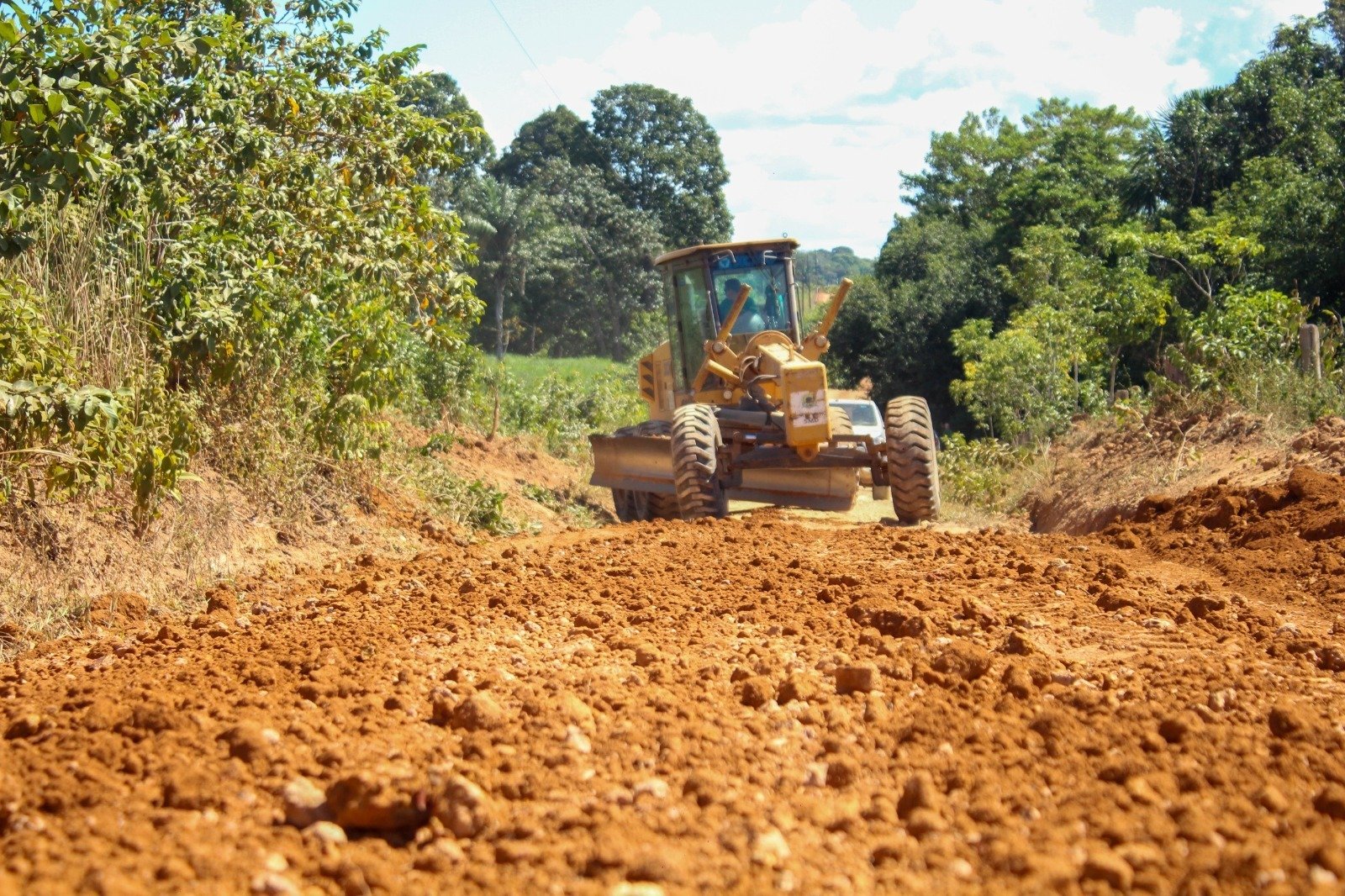 Prefeitura realiza recuperação das estradas em Cujubinzinho e comunidade Terra Santa, área rural do município