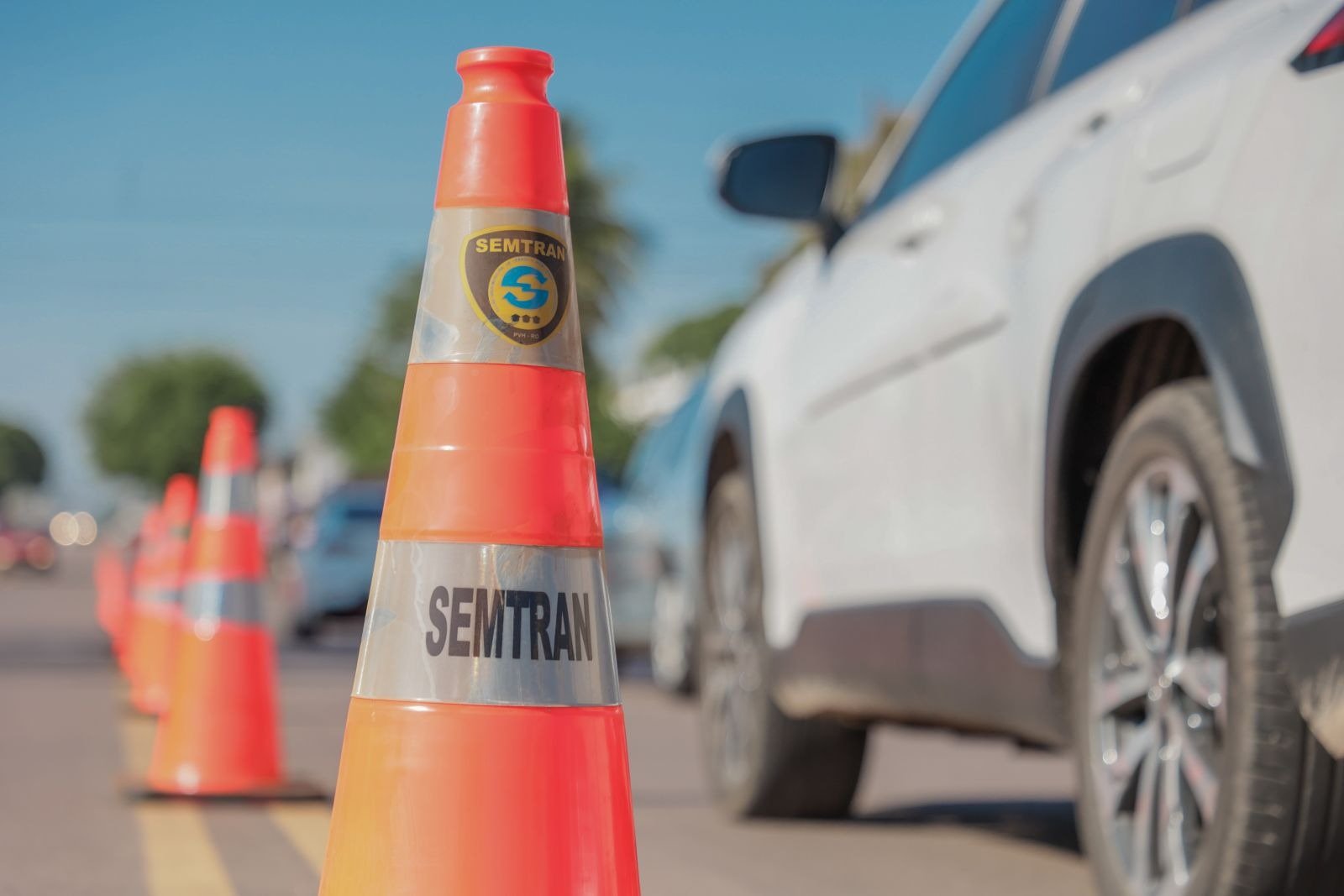 Semtran orienta motoristas para acesso de ruas no entorno do Parque dos Tanques durante Flor do Maracujá