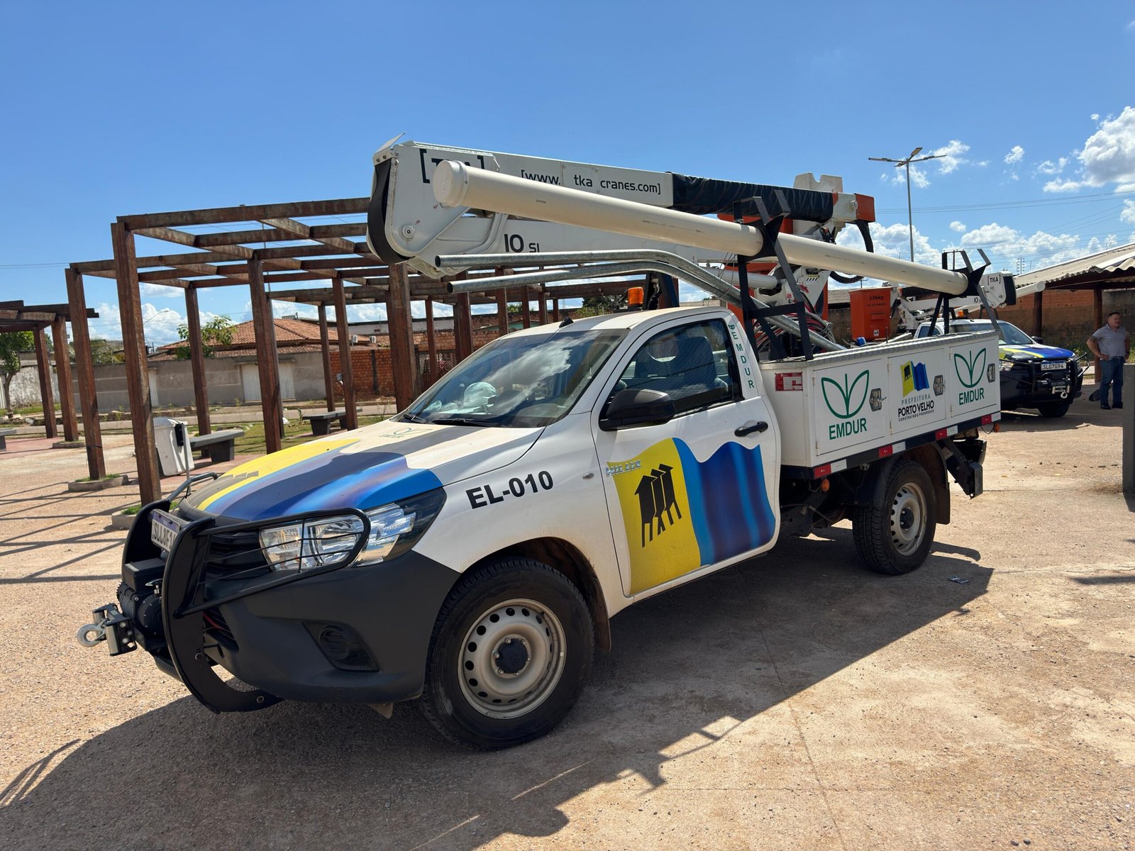 Emdur revitaliza iluminação da Praça das Camélias após solicitação do vereador Edimilson Dourado 4 Emdur revitaliza iluminação da Praça das Camélias após solicitação do vereador Edimilson Dourado