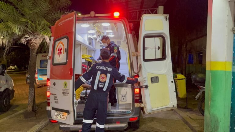 MOTORISTA FUGIU – Mulher quebra a perna ao ser atropelada por carro e cair em bueiro