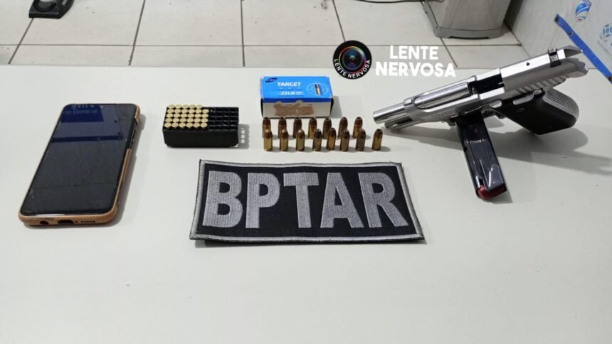 Homem com dois mandados de prisão é preso na zona sul com pistola roubada