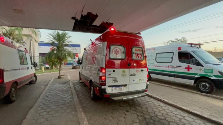 Motociclista morre no hospital após gravíssimo acidente em cruzamento no centro