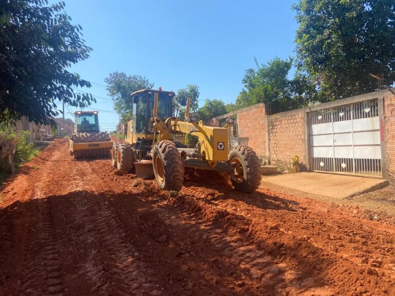 Vereador Dr. Gilber Acompanha Obras de Encascalhamento no Bairro Aparecida