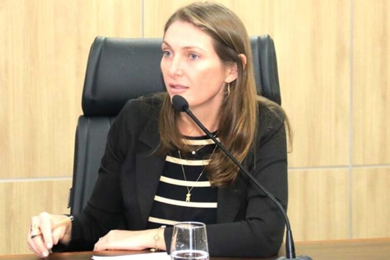 Últimas Notícias 10 Deputada recebe R$ 40,5 mil em diárias para conhecer lhamas na Bolívia