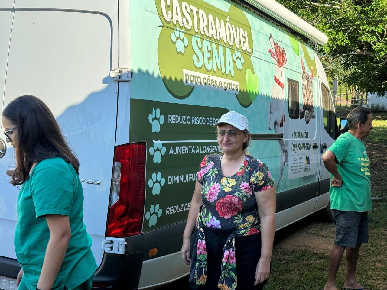 CASTRA MÓVEL – Vereadora Márcia Socorristas Animais acompanha castração de animais na Vila Calderita