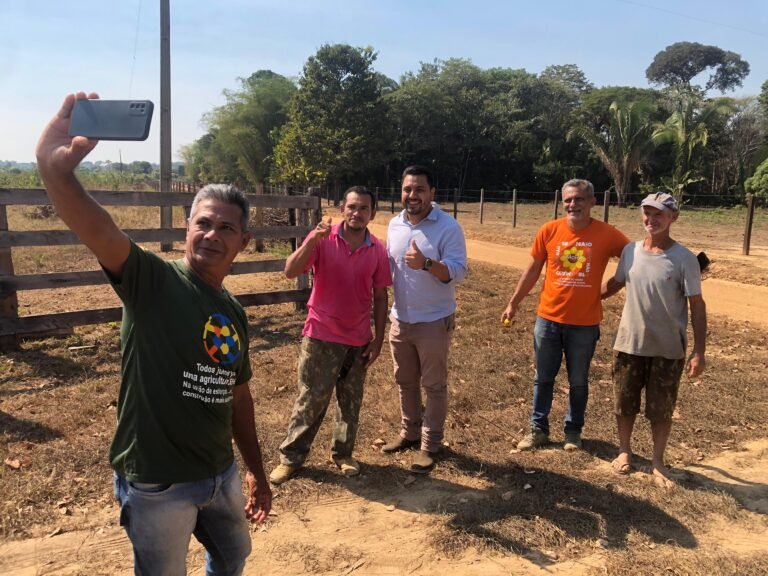 Vereador Dr. Gilber conquista manutenção da linha C-10 e visita moradores satisfeitos