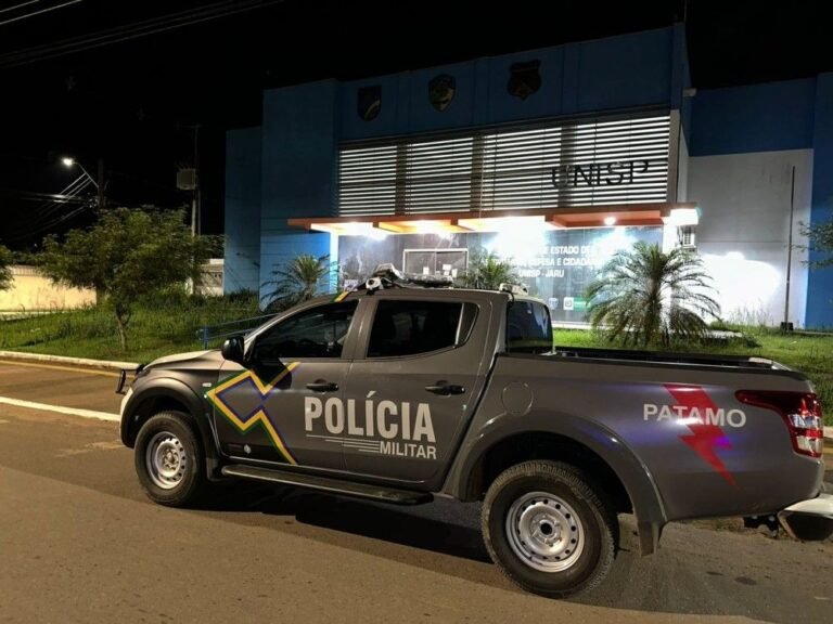 Mulher se entrega à polícia após matar marido com várias facadas, em RO