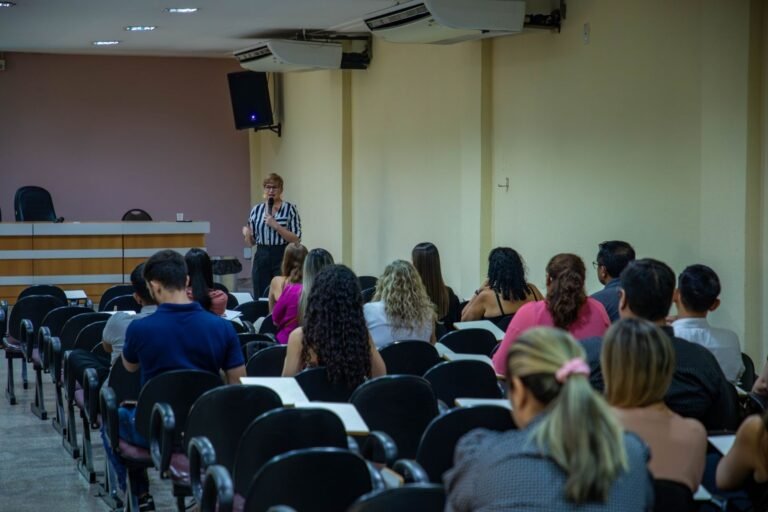 Últimas Notícias 1 Prefeitura capacita farmácias para notificação compulsória de doenças e agravos identificados em testes rápidos e exames