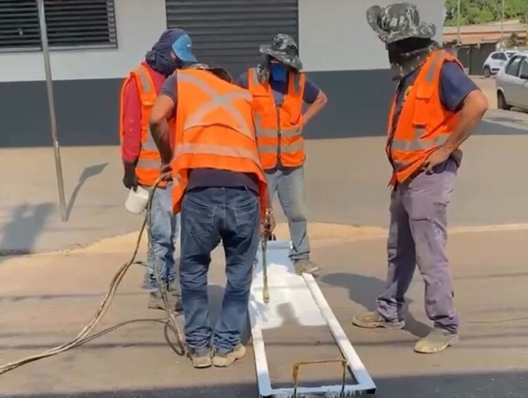 Semtran realiza pintura de sinalização em cruzamento a pedido de vereador Edimilson Dourado